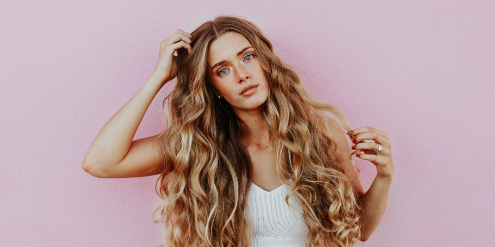 Frau mit vollem Haar