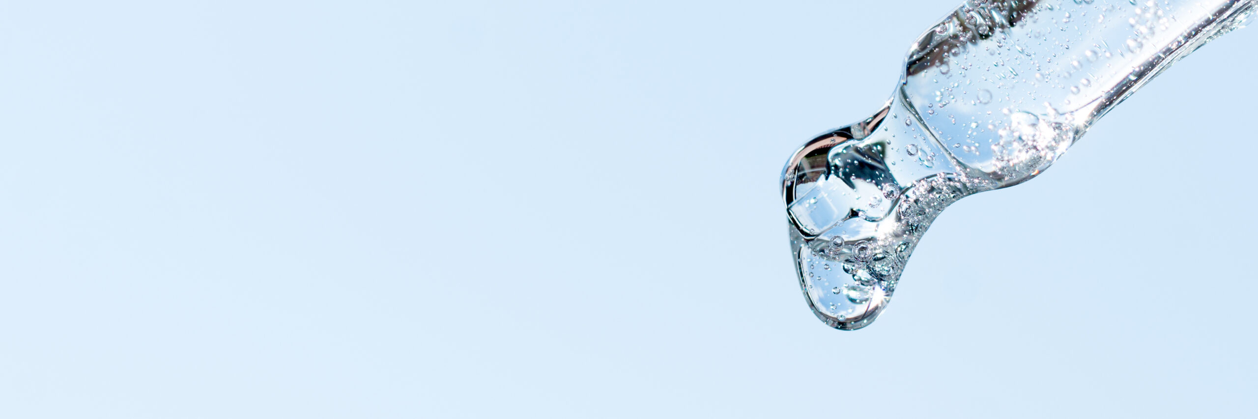 Hyaluron Tropfen aus Pipette