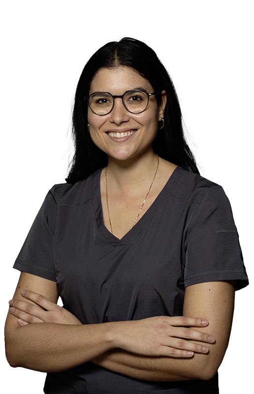 Skinmed_Dermatologie_Portrait_Thaina_Matos_Aerztin_Freisteller